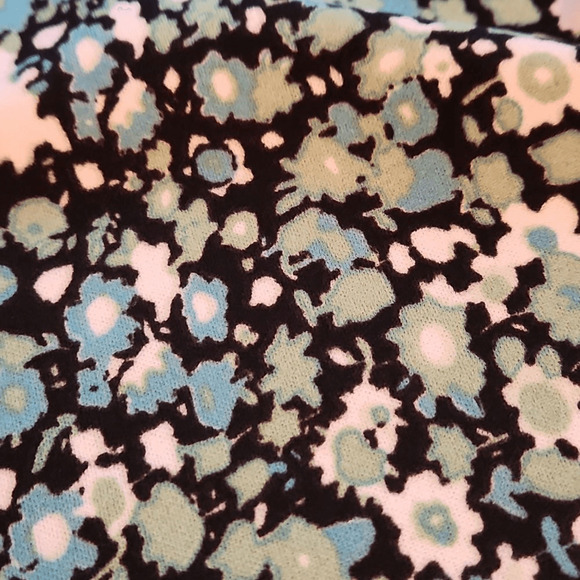 Ellos Green and White Abstract Floral on Black Pull On Skirt 1X (22/24) #3032 - Picture 3 of 6